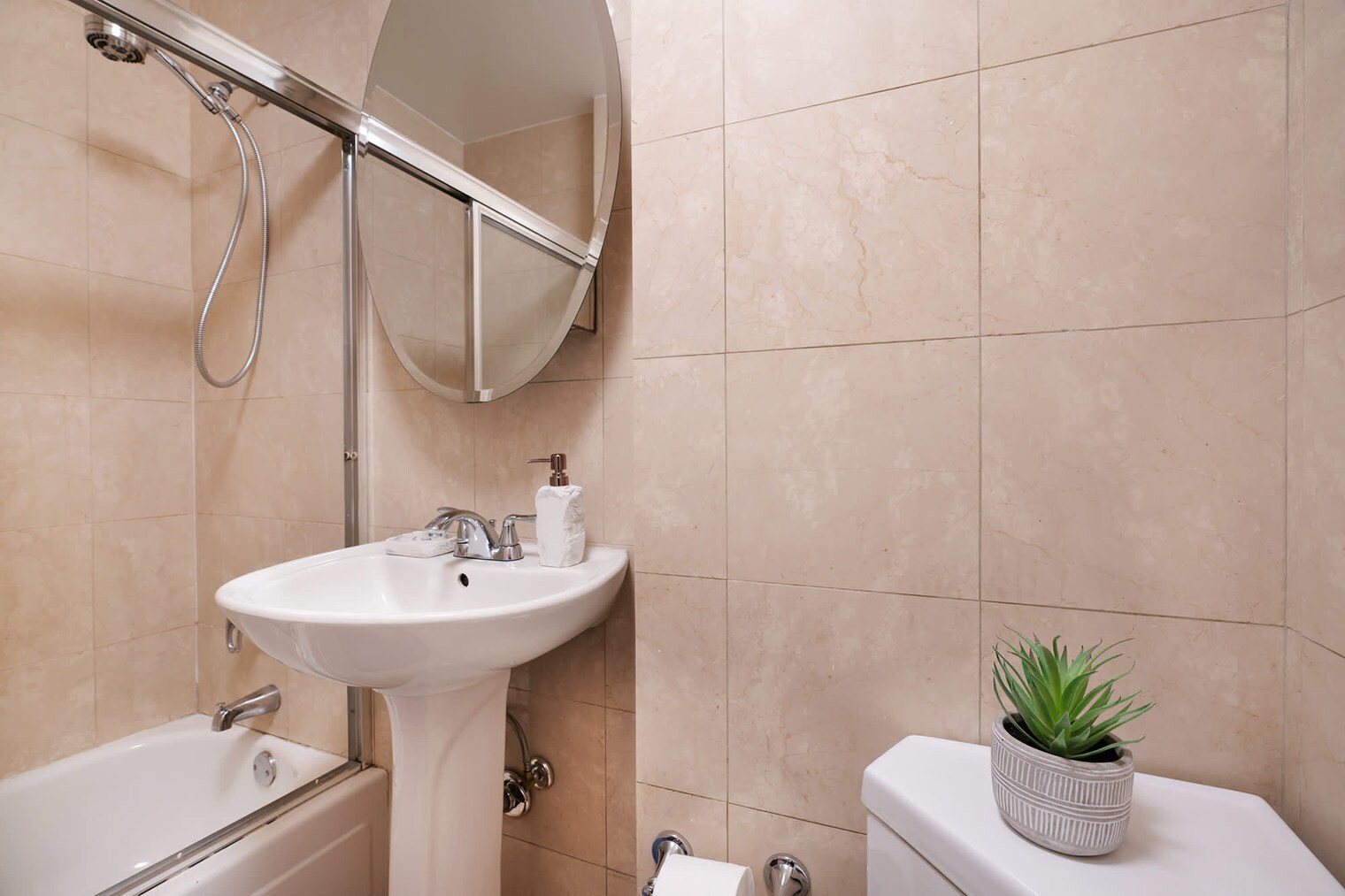 Building Photo - 234 W 73rd St