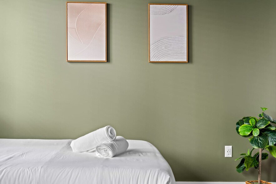 Building Photo - 2609 W Nassau St