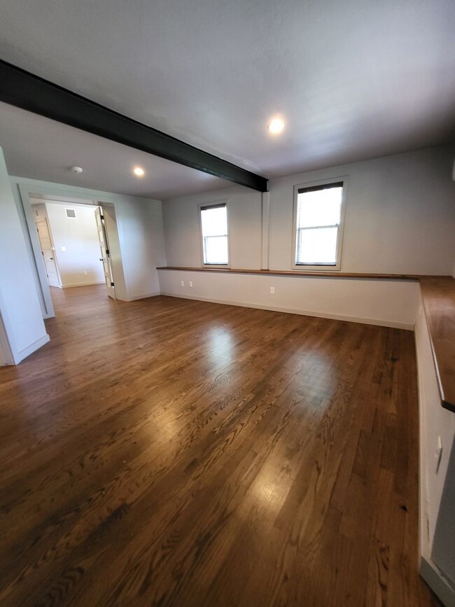 Building Photo - SHORT-TERM Lease ONLY (2) Bed/(2) Bath Pri...