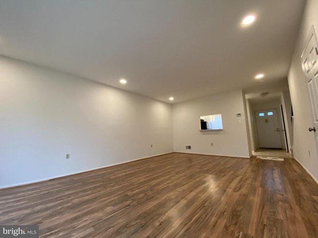 Building Photo - 6 Latta Ct