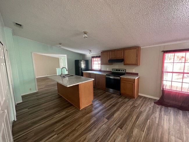 Building Photo - Beautiful home on 2.5 acres