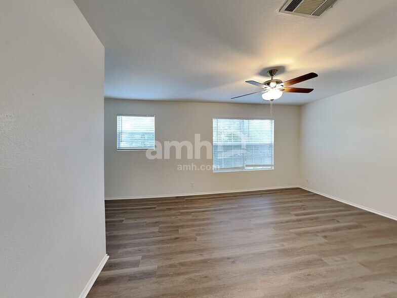 Building Photo - 3500 Banda Ln