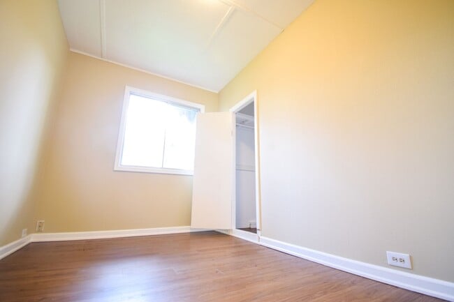 Building Photo - 2BD/1BA House with Garage!! Washer/Dryer i...