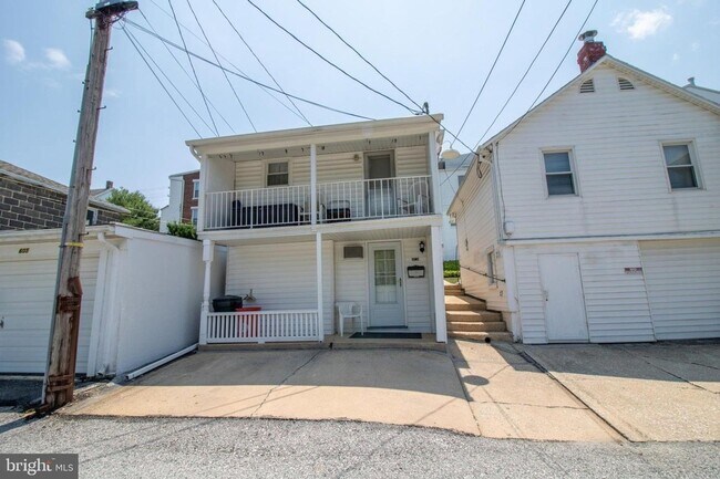 Primary Photo - 607 W Broadway