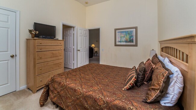 Building Photo - 8147 Fan Palm Way