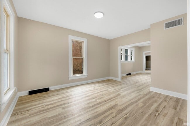 Building Photo - 607 Kinsmoor Ave
