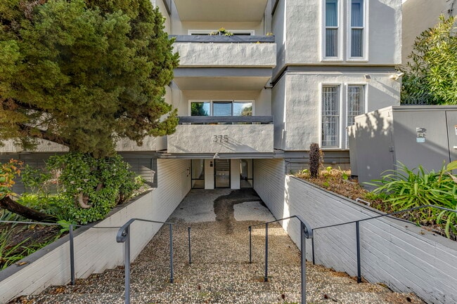 Building Photo - 375 Jayne Ave