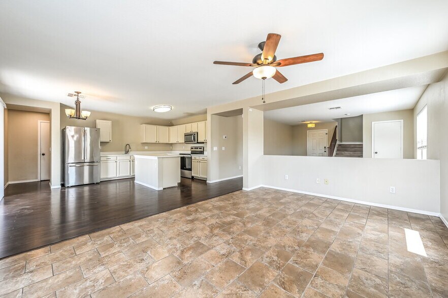Building Photo - 15331 W Cameron Cir