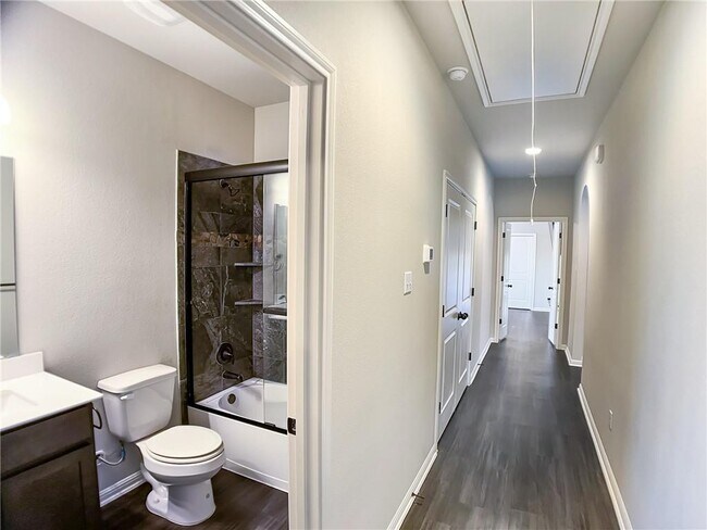 Building Photo - 308 S Brook Dr