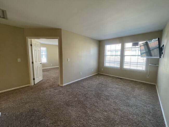 Building Photo - $0 DEPOSIT OPTION. LUXURIOUS 3BED/3.5 BATH...