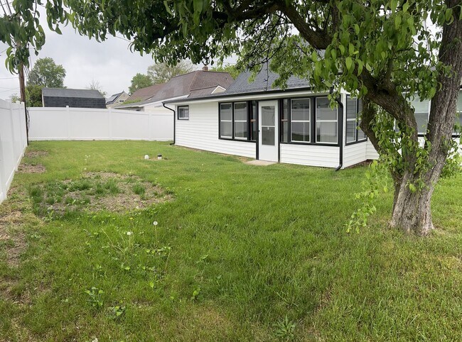 Building Photo - Pennsbury School District  Available for m...