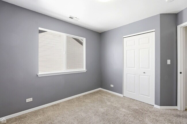 Building Photo - 487 W Hamlin Ln