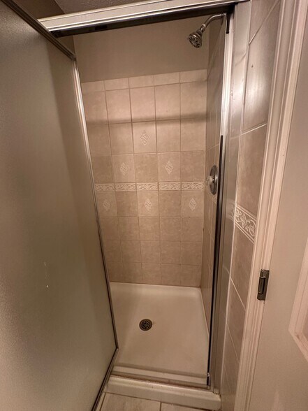 Stand Up Shower - 140 Sand Ct