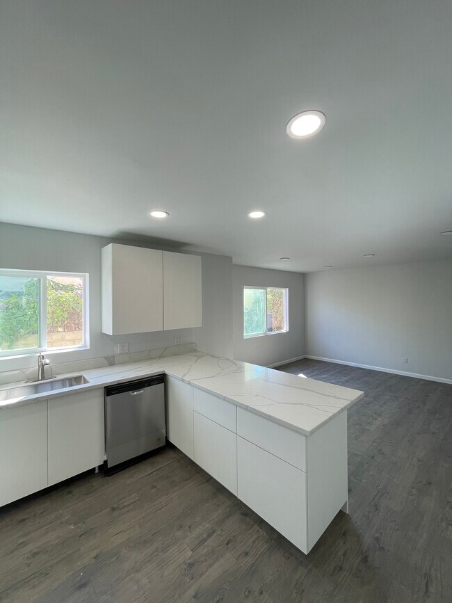 Building Photo - 1286 S Redondo Blvd