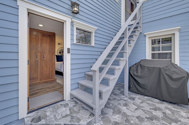 Building Photo - 1072 Johnson Ave