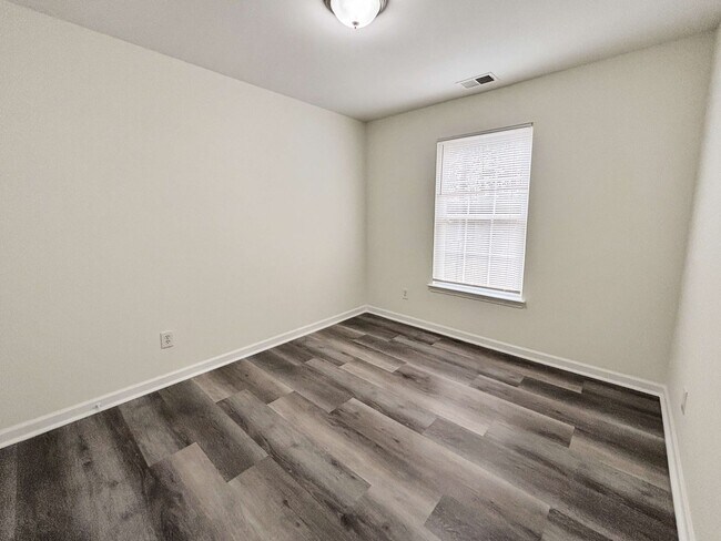 Building Photo - Move-In Ready 3BR/2BA Quadruplex in Cartersville!