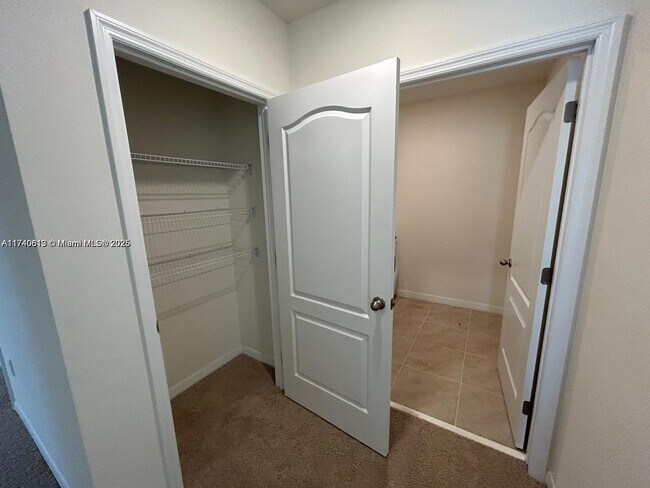 Building Photo - 3464 Sandalwood Dr