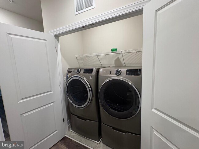 Building Photo - 139 Rubens Dr