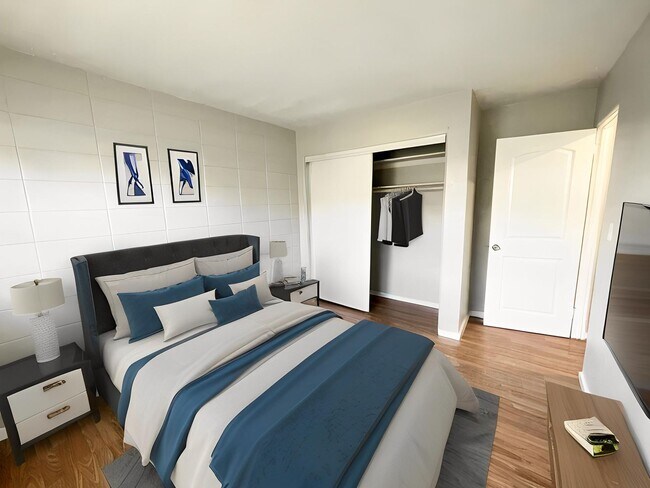 Building Photo - 1343 W Point Dr