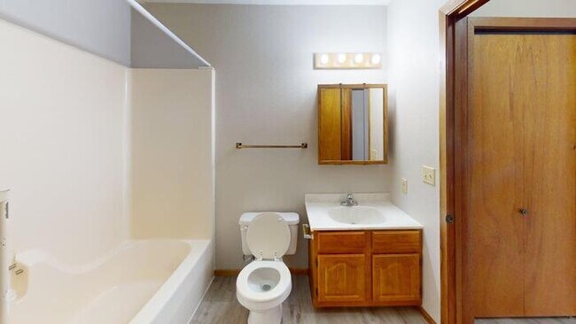 Building Photo - 1943 E Capitol Ave