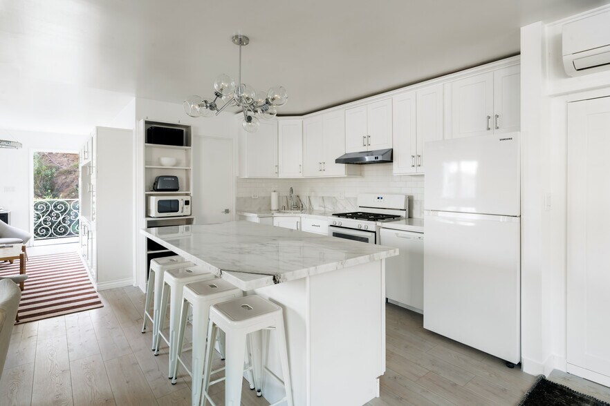 Building Photo - 9809 Beeson Dr