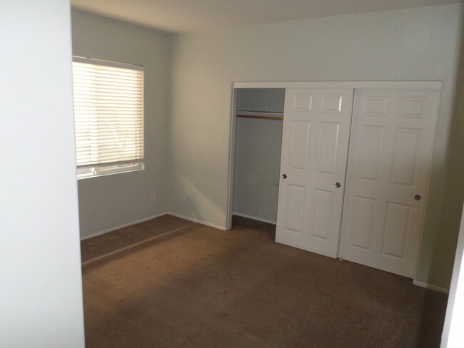 Building Photo - Monument Ranch - BIG home with LOTS to off...