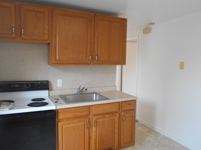 Kitchen - 519 Lincoln Ave