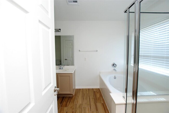 Building Photo - 3212 Victorian Manor Ln