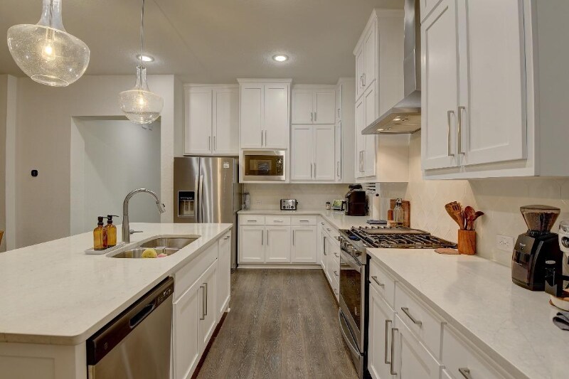 Building Photo - 1913 Cathedral Dr