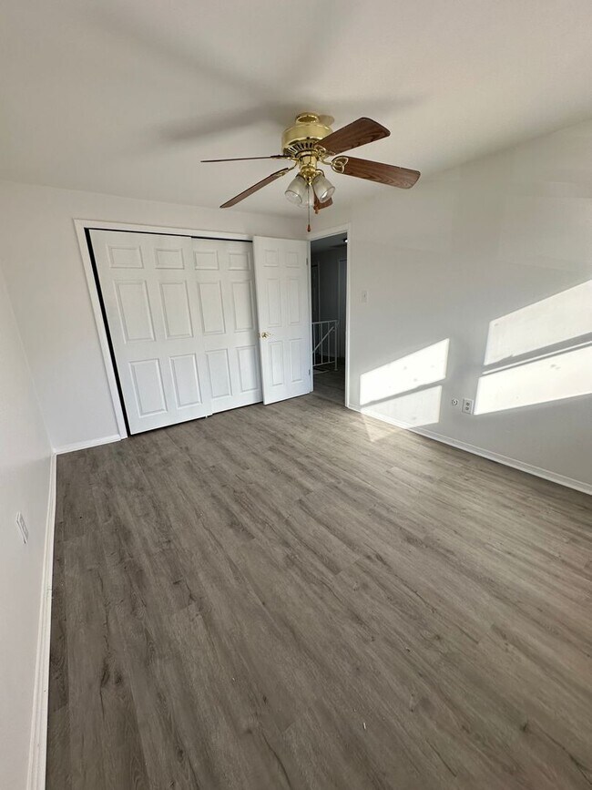 Building Photo - Welcome home- 3 bedroom, 1.5 bath