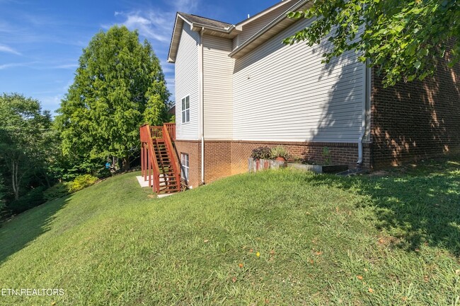 Building Photo - 8334 Bay Gardens Ln