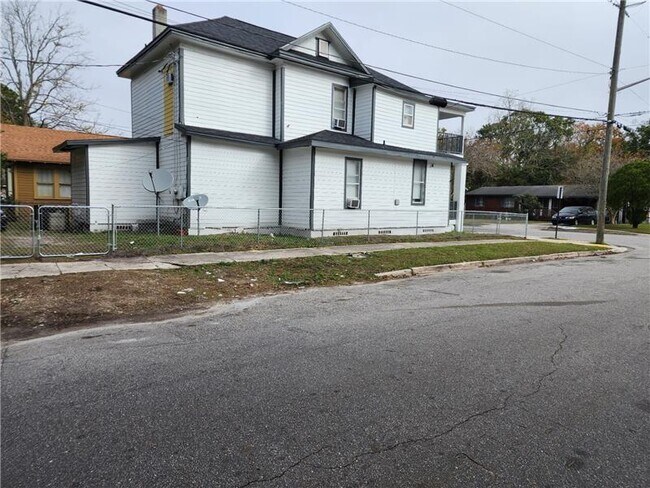 Building Photo - 3902 Stuart St