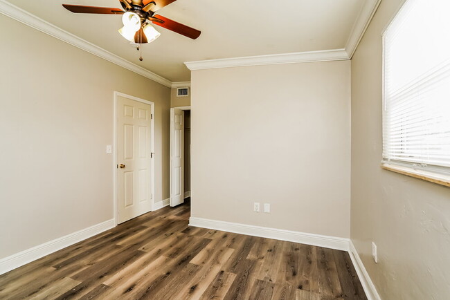 Building Photo - 1423 Brookhill Dr