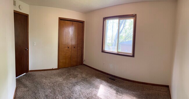 Building Photo - 4419 Poinsettia Ave SE