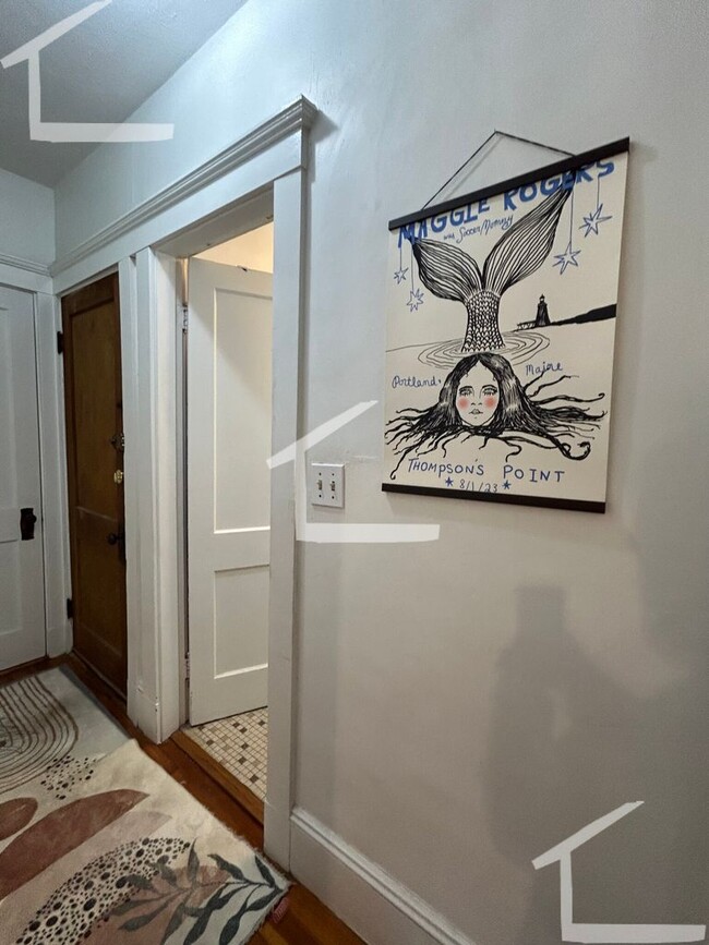 Building Photo - Large, 3 bed in Oak Square
