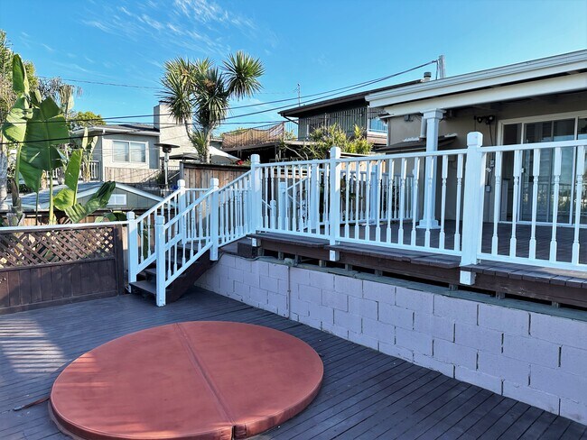 Lower deck and spa - 7410 Earldom Ave