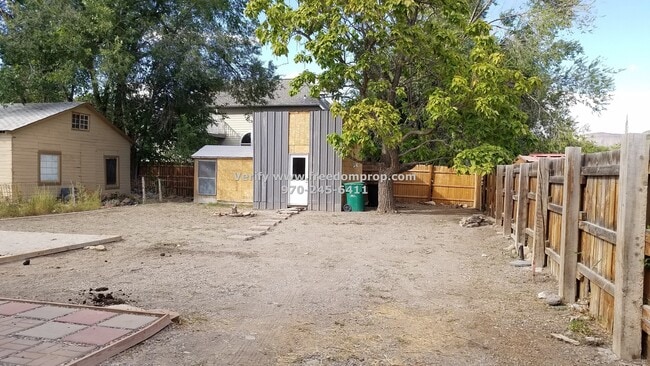Building Photo - Updated 2 Bedroom 2 Bath House with Conven...