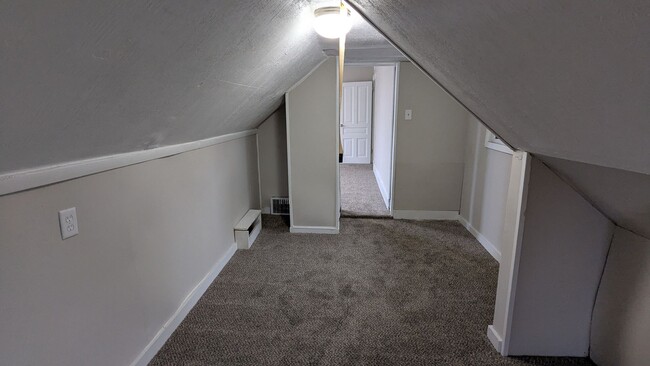 Building Photo - Charming 3-bedroom, 1.5-bathroom house loc...