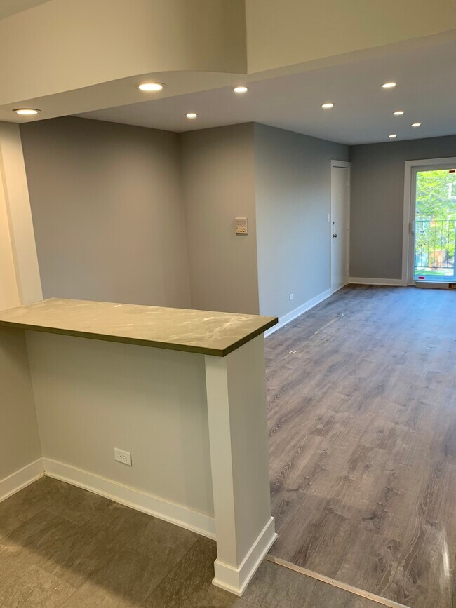 Building Photo - 9382 Bay Colony Dr