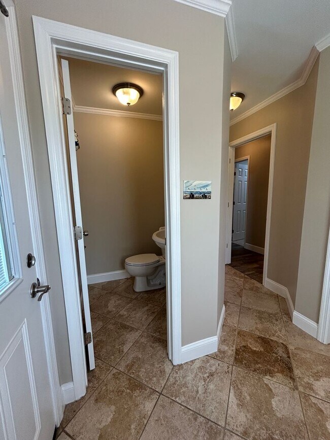 Building Photo - Charming 2 Bedroom/2.5 Bathroom home in Sandfly