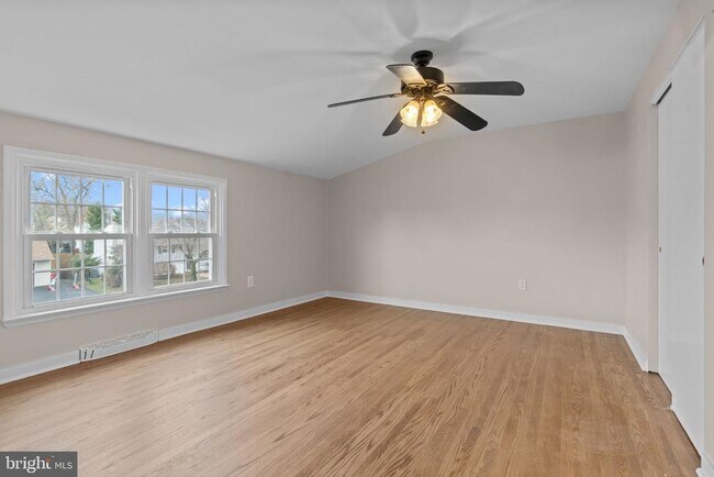 Building Photo - 131 Kipling Dr