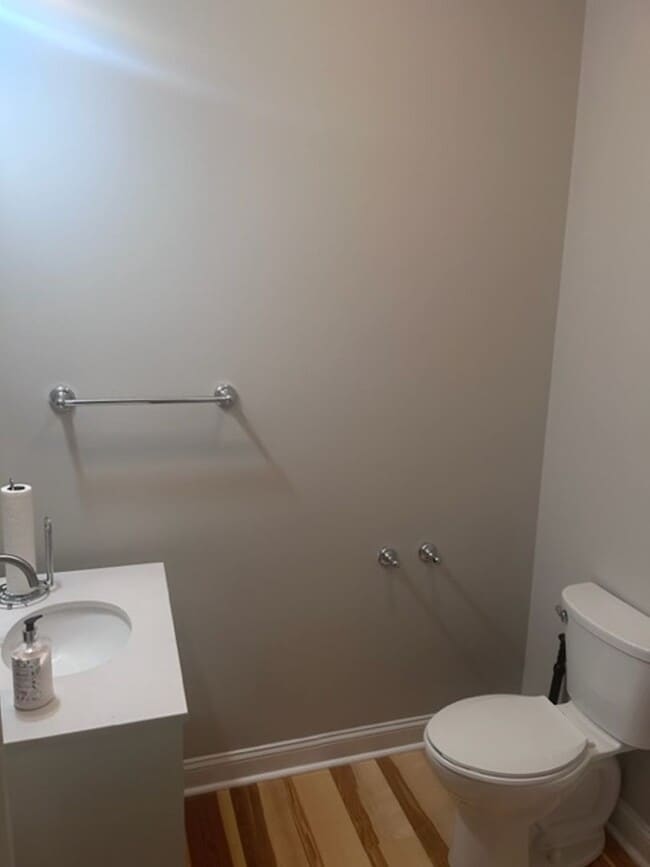 Building Photo - 3 Bedroom Condo in Desireable Dilworth!