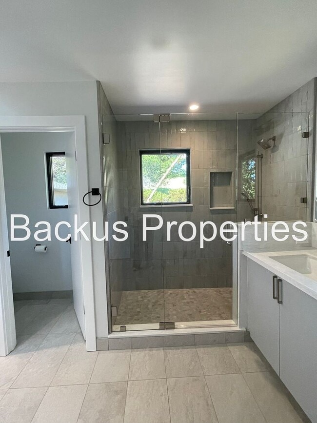 Building Photo - Wonderful three bedroom home with great views