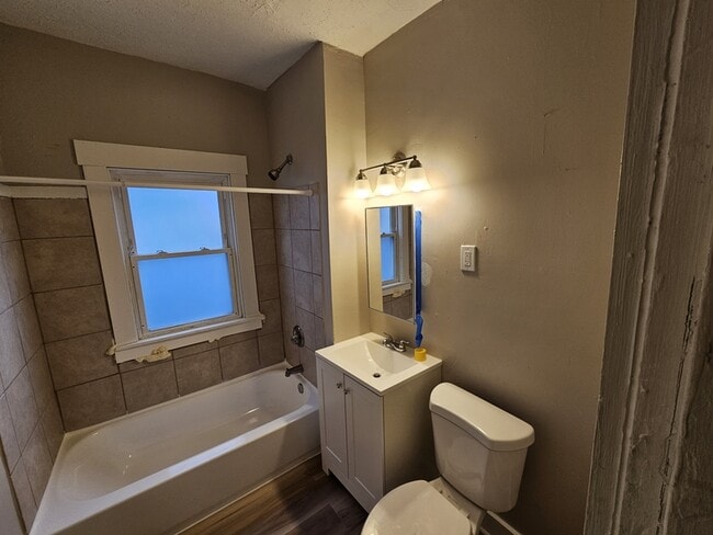 Building Photo - 942 Eddy Rd