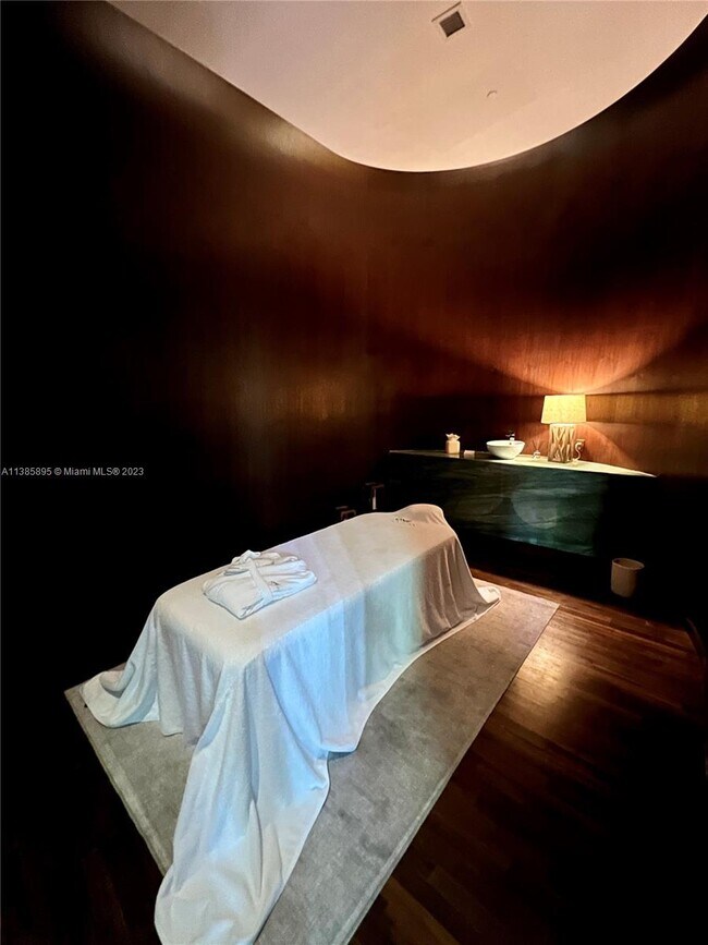 Building Photo - 1 Collins Ave