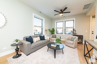 Building Photo - 2020 W Montrose-1A