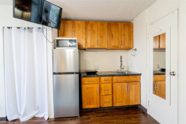 Building Photo - Studio, 1 bath Condo - 249 Kapili Street 301A