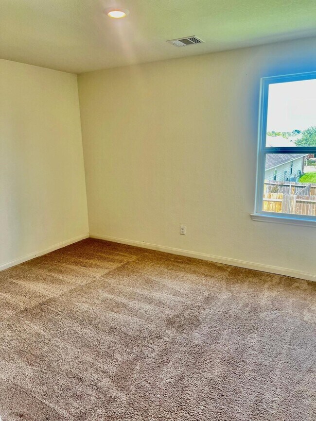Building Photo - 6159 El Oro Dr