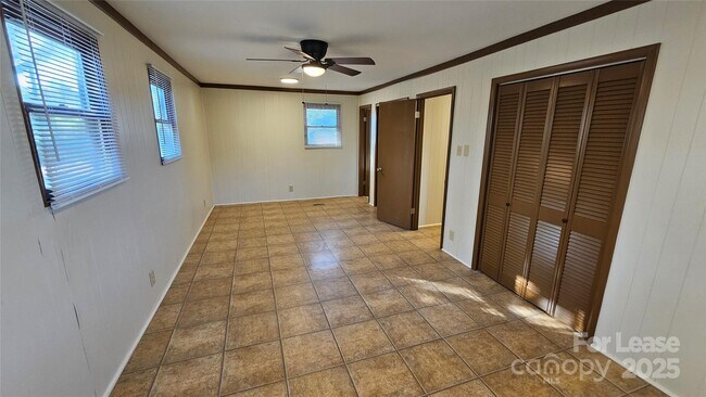 Building Photo - 5040 Pless Rd
