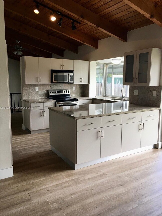 Building Photo - 12715 SW 102nd Terrace